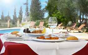 wer Halb- oder Vollpension bucht bekommt am Abend ein Wahlmenü serviert